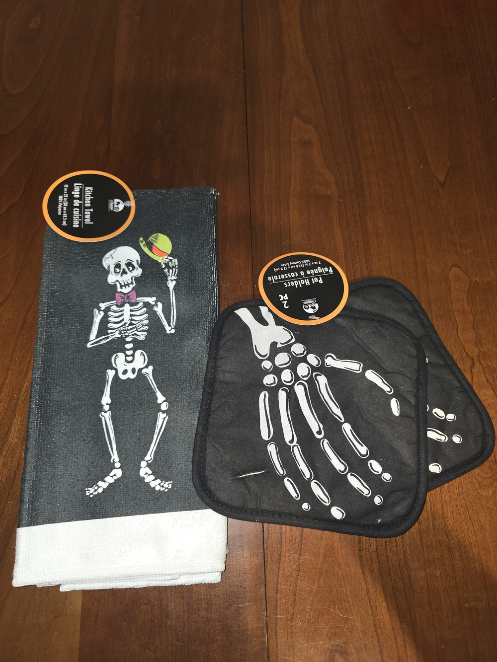 Halloween Skeleton Kitchen Towel and Pot Holder Set - New with Tags